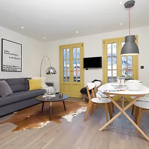 chalet-suisse-the-library.hotels-rhonealpes.com/